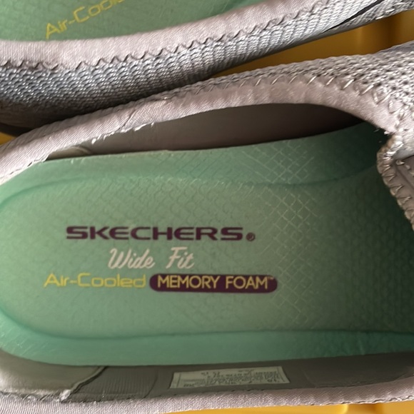 Skechers wide memory foam slip on sneakers - Picture 6 of 6
